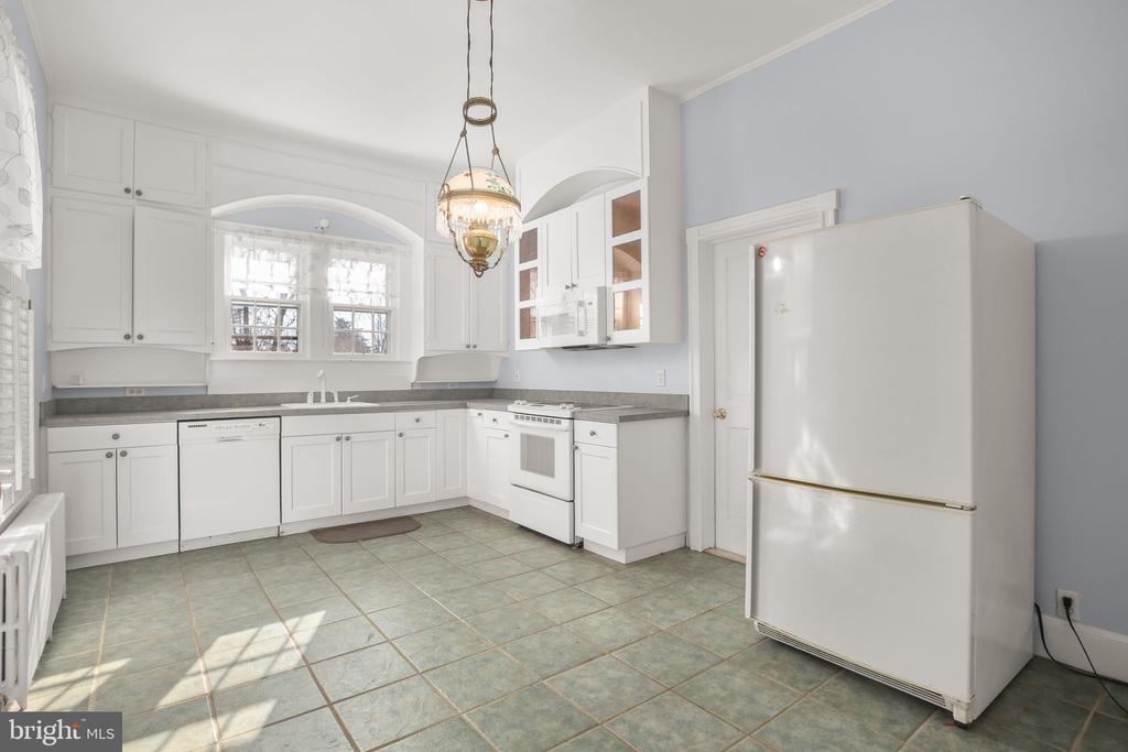 Fredericksburg, Virginia, 22401, United States, 4 Bedrooms Bedrooms, ,2 BathroomsBathrooms,Residential,For Sale,2001681