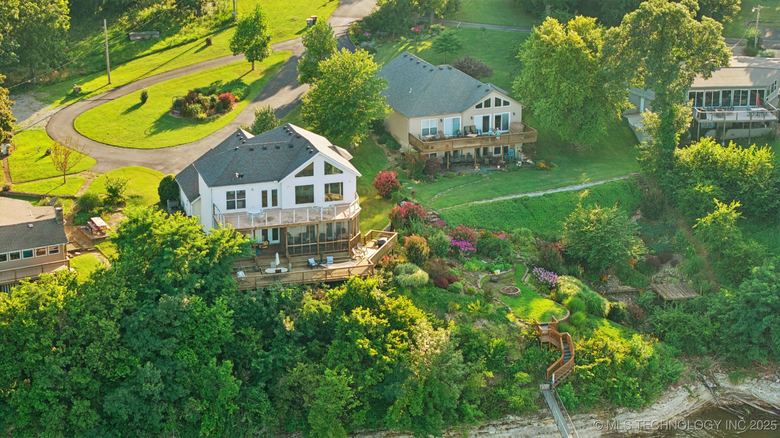 Grove, Oklahoma, 74344, United States, 3 Bedrooms Bedrooms, ,3 BathroomsBathrooms,Residential,For Sale,1900889