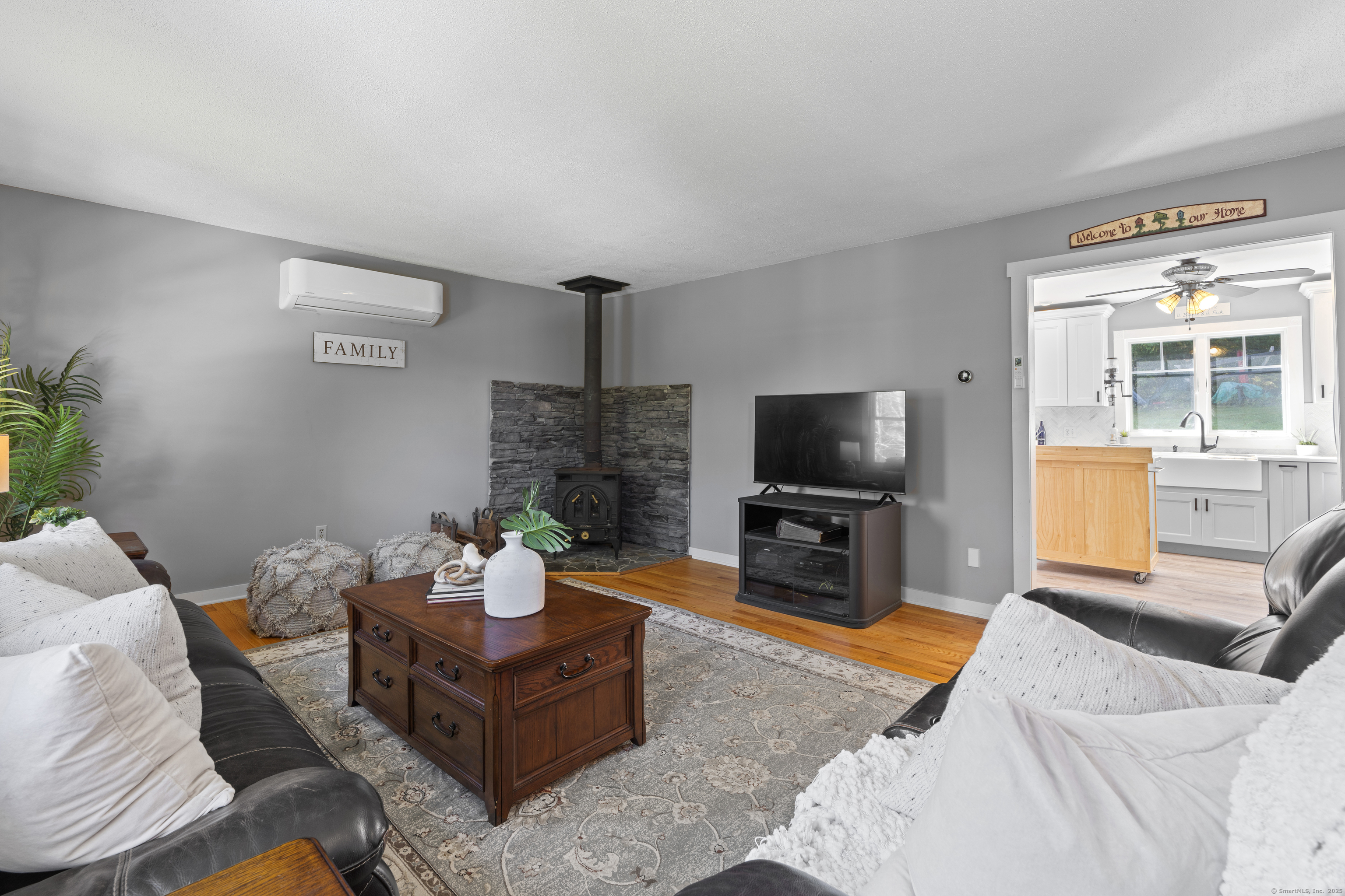 Newtown, Connecticut, 06482, United States, 3 Bedrooms Bedrooms, ,2 BathroomsBathrooms,Residential,For Sale,1962604