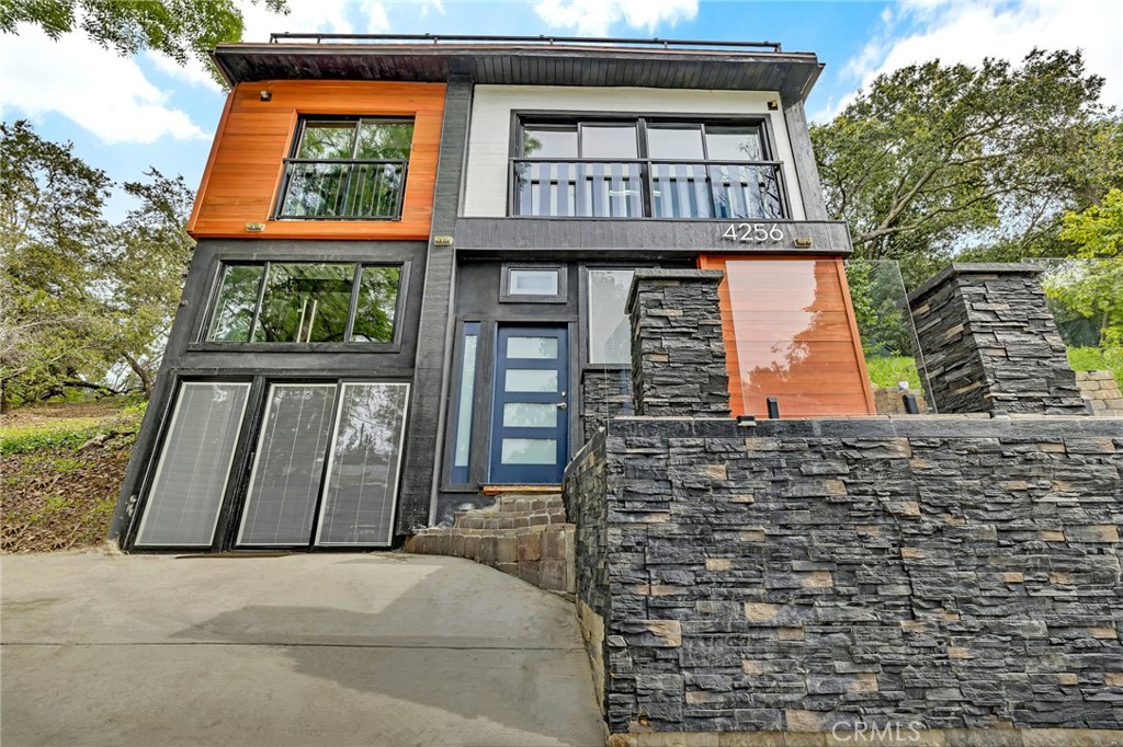 Woodland Hills, California, 91364, United States, 4 Bedrooms Bedrooms, ,2 BathroomsBathrooms,Residential,For Sale,1975100