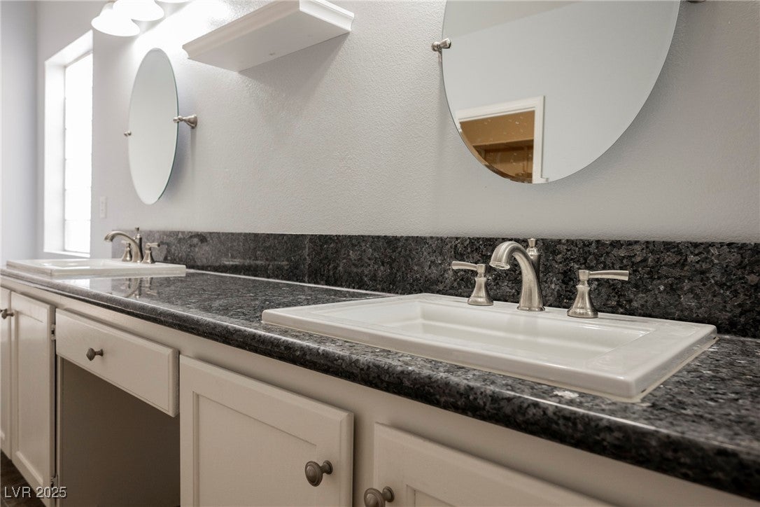 Henderson, Nevada, 89015, United States, 5 Bedrooms Bedrooms, ,2 BathroomsBathrooms,Residential,For Sale,1976773