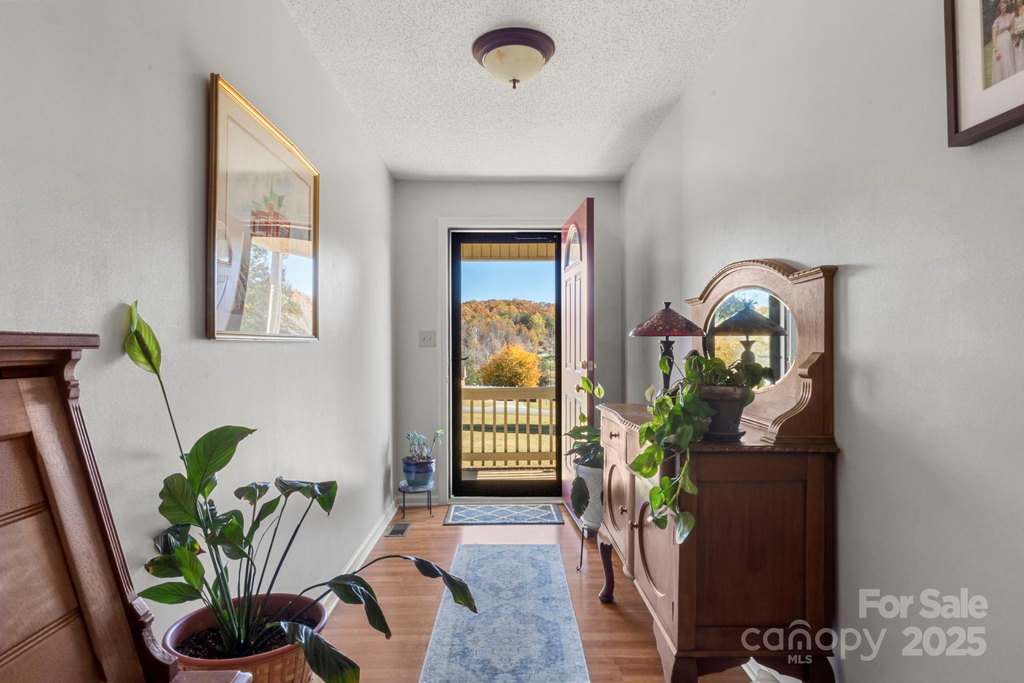 Lincolnton, North Carolina, 28092, United States, 4 Bedrooms Bedrooms, ,3 BathroomsBathrooms,Residential,For Sale,1989140