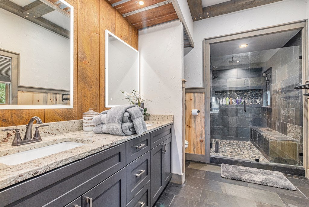 Ellijay, Georgia, 30540, United States, 5 Bedrooms Bedrooms, ,5 BathroomsBathrooms,Residential,For Sale,1952565