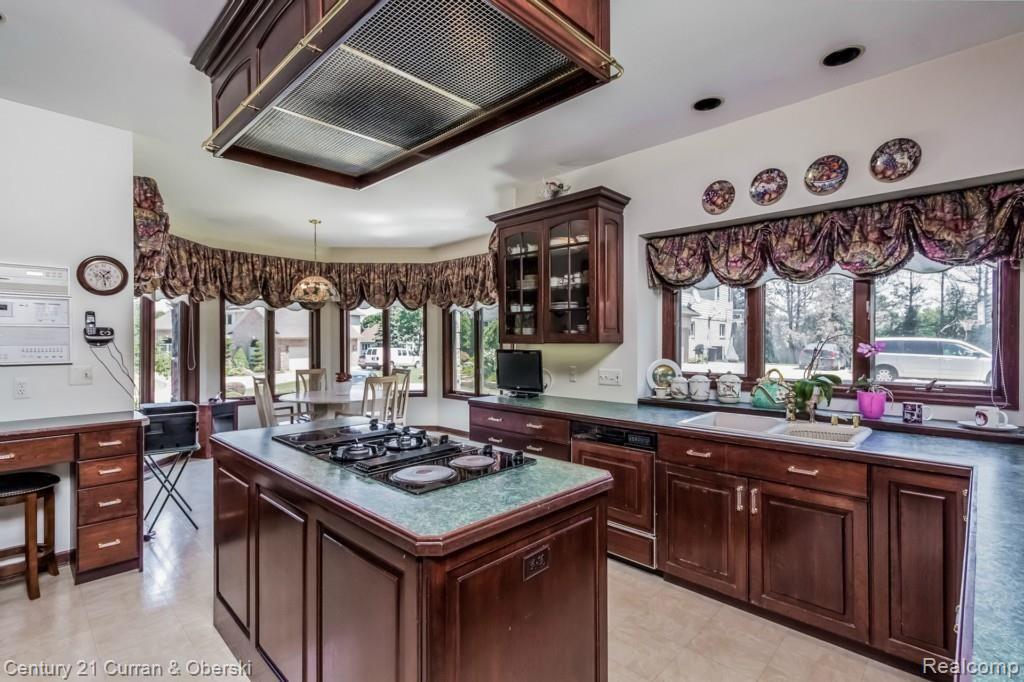 Farmington Hills, Michigan, 48331, United States, 6 Bedrooms Bedrooms, ,7 BathroomsBathrooms,Residential,For Sale,1981472