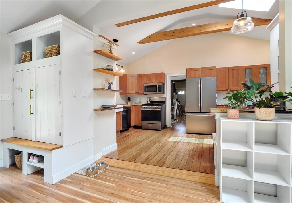 Hingham, Massachusetts, 02043, United States, 3 Bedrooms Bedrooms, ,2 BathroomsBathrooms,Residential,For Sale,1846481