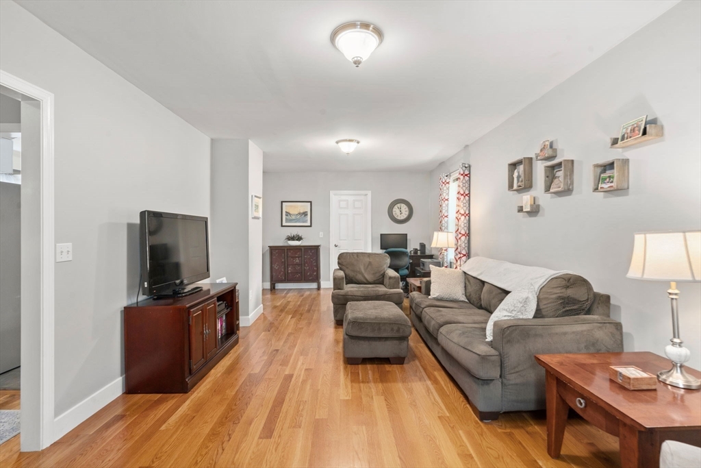 Abington, Massachusetts, 02351, United States, 3 Bedrooms Bedrooms, ,2 BathroomsBathrooms,Residential,For Sale,1907735