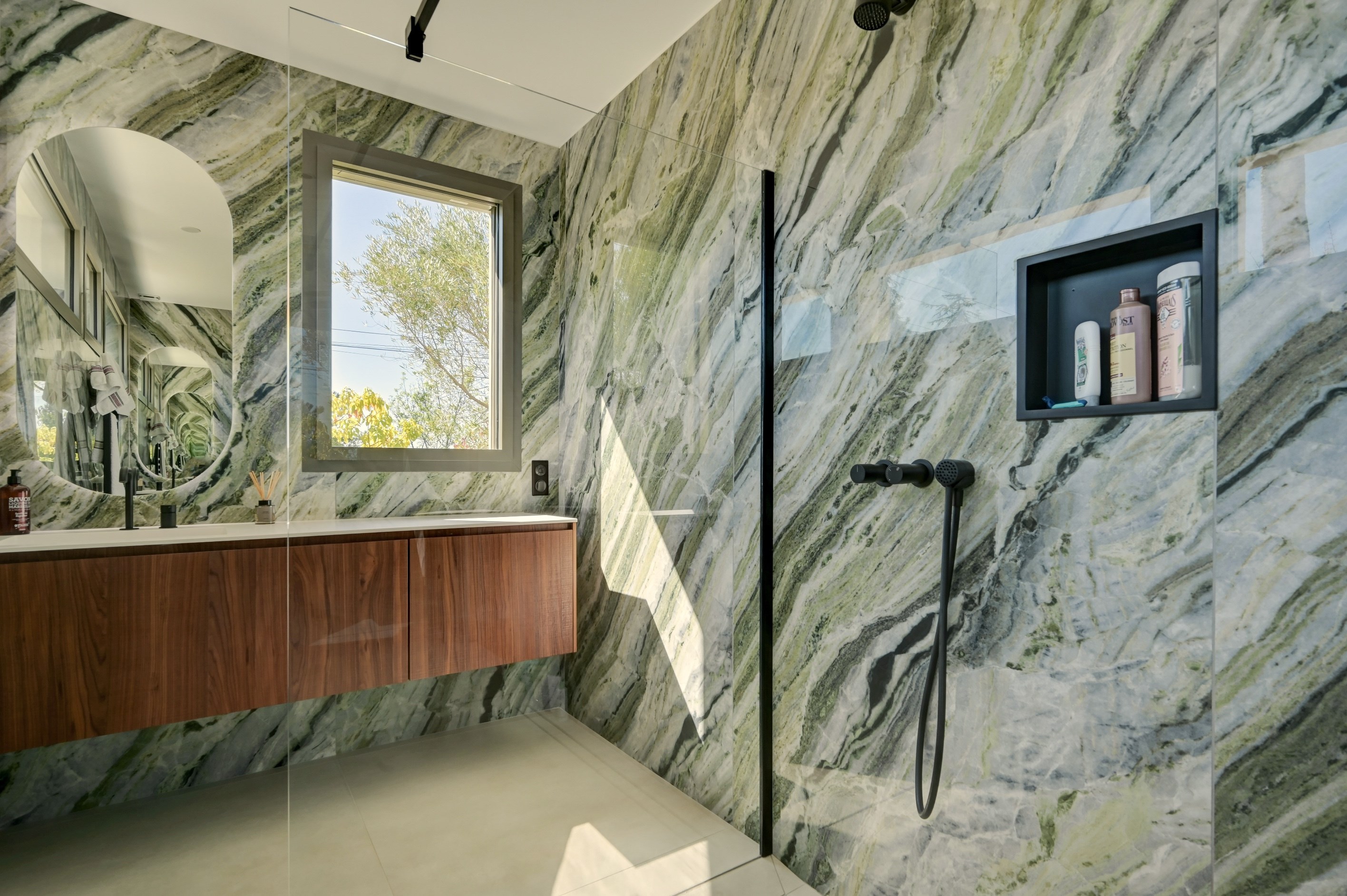 Exceptional Contemporary Turnkey - 物件實景