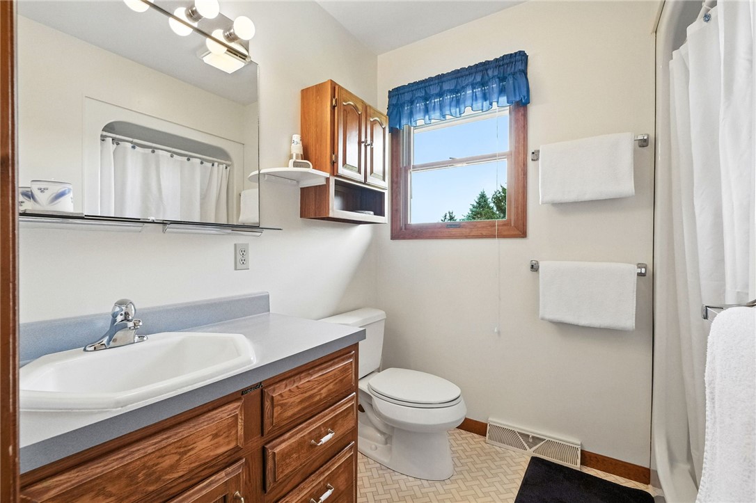 Adams Twp, Pennsylvania, 16046, United States, 3 Bedrooms Bedrooms, ,3 BathroomsBathrooms,Residential,For Sale,1896519
