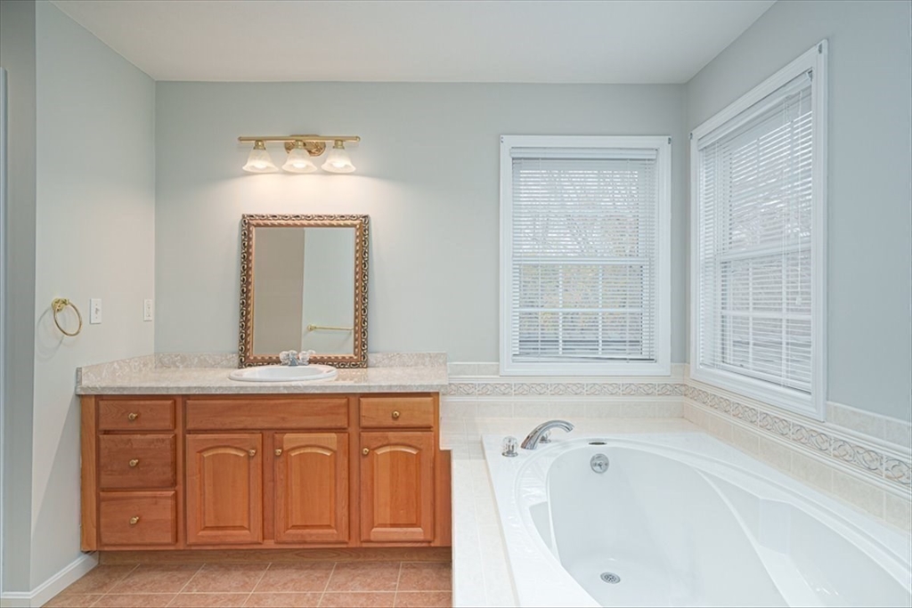 Milford, Massachusetts, 01757, United States, 2 Bedrooms Bedrooms, ,2 BathroomsBathrooms,Residential,For Sale,1982963