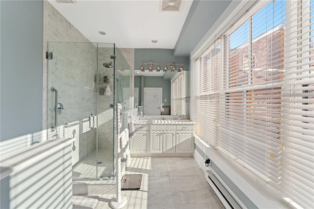 Bristol, Rhode Island, 02809, United States, 2 Bedrooms Bedrooms, ,3 BathroomsBathrooms,Residential,For Sale,1834727