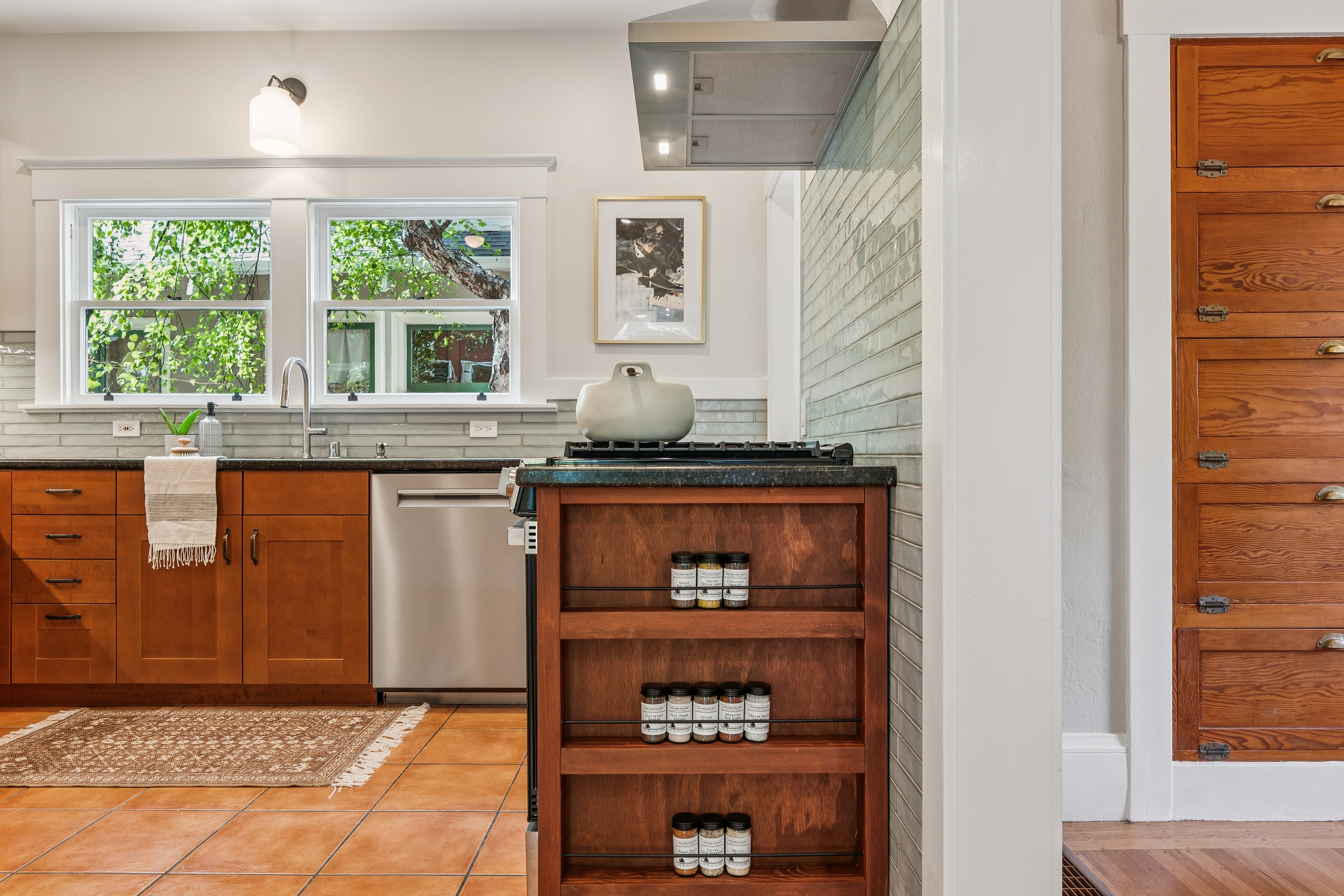  A True Rockridge Classic — Rich in Detail, Ready for Its Next Chapter - 物件實景