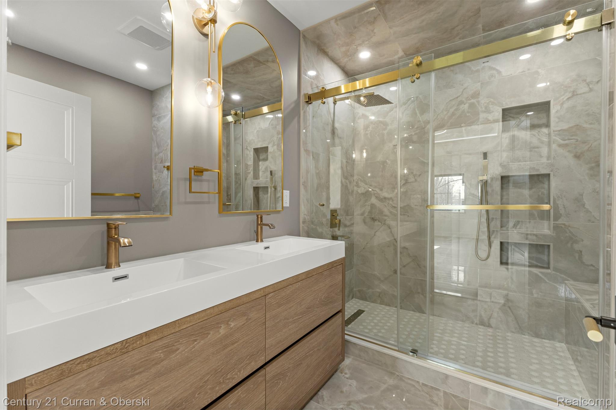 Dearborn, Michigan, 48128, United States, 5 Bedrooms Bedrooms, ,5 BathroomsBathrooms,Residential,For Sale,2030794