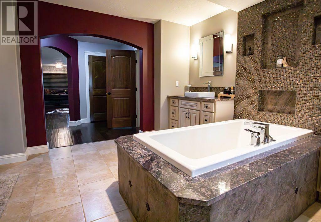 WAINWRIGHT, Alberta, T9W 0A6, CA, 4 Bedrooms Bedrooms, ,5 BathroomsBathrooms,Residential,For Sale,1838525