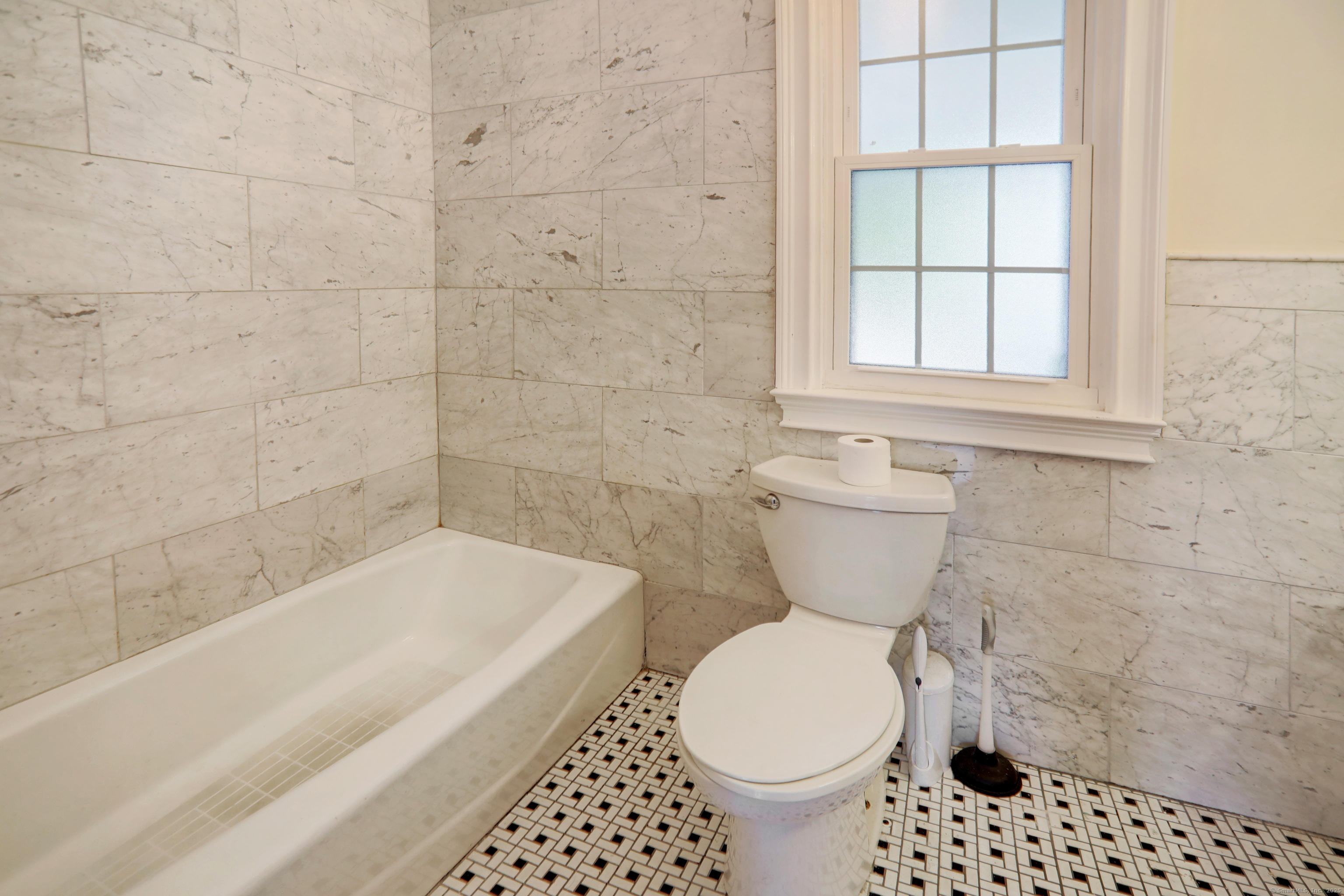 Hamden, Connecticut, 06518, United States, 9 Bedrooms Bedrooms, ,3 BathroomsBathrooms,Residential,For Sale,1940176