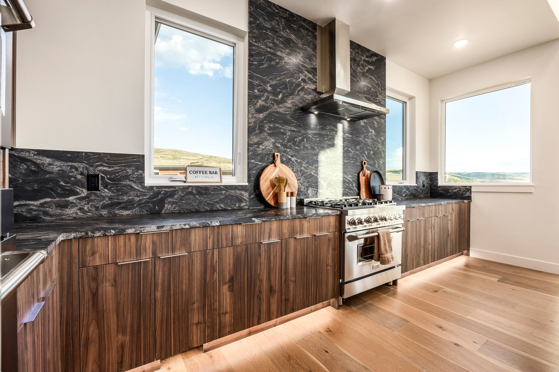  New Build Mountain Modern Home with Expansive Views - 物件實景