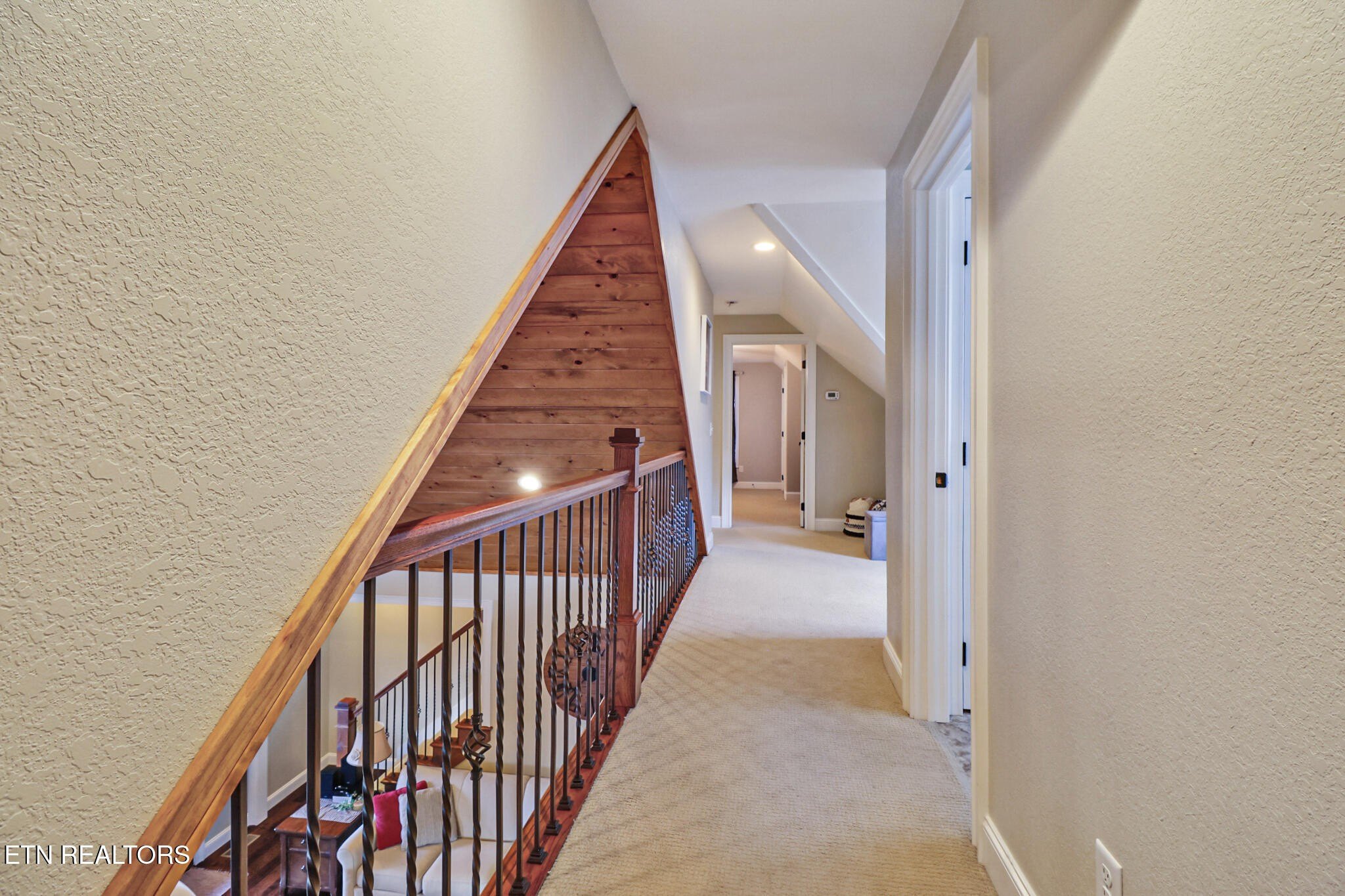 Crossville, Tennessee, 38555, United States, 4 Bedrooms Bedrooms, ,5 BathroomsBathrooms,Residential,For Sale,2005475