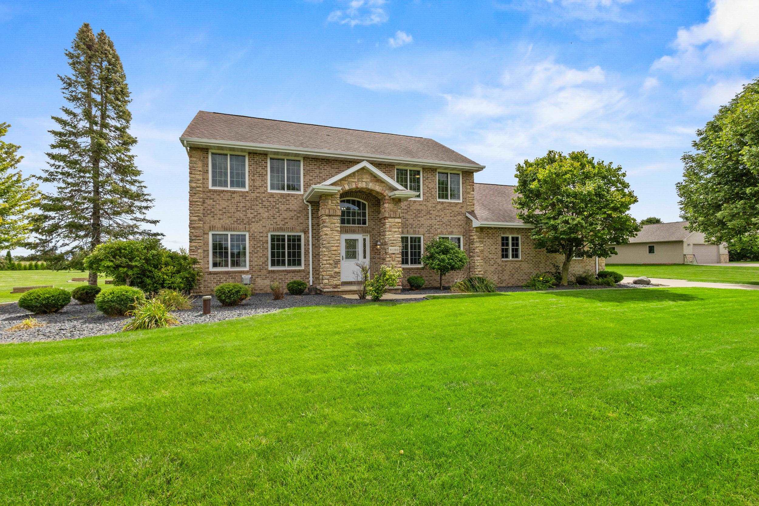 Neenah, Wisconsin, 54956, United States, 4 Bedrooms Bedrooms, ,4 BathroomsBathrooms,Residential,For Sale,1930712