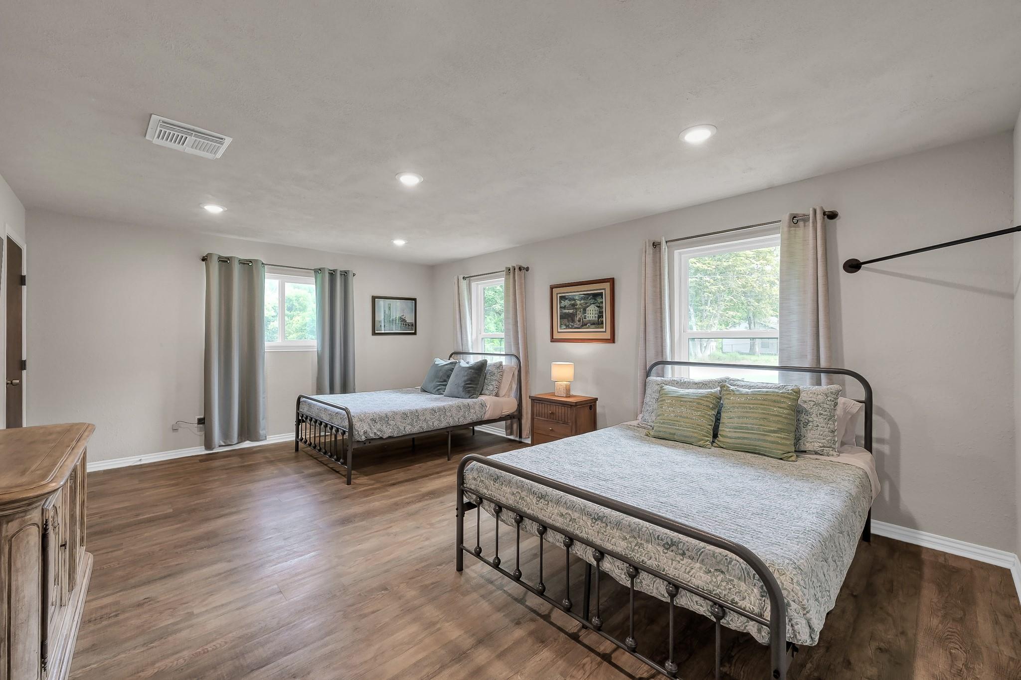 Huntsville, Texas, 77320, United States, 3 Bedrooms Bedrooms, ,2 BathroomsBathrooms,Residential,For Sale,1973925