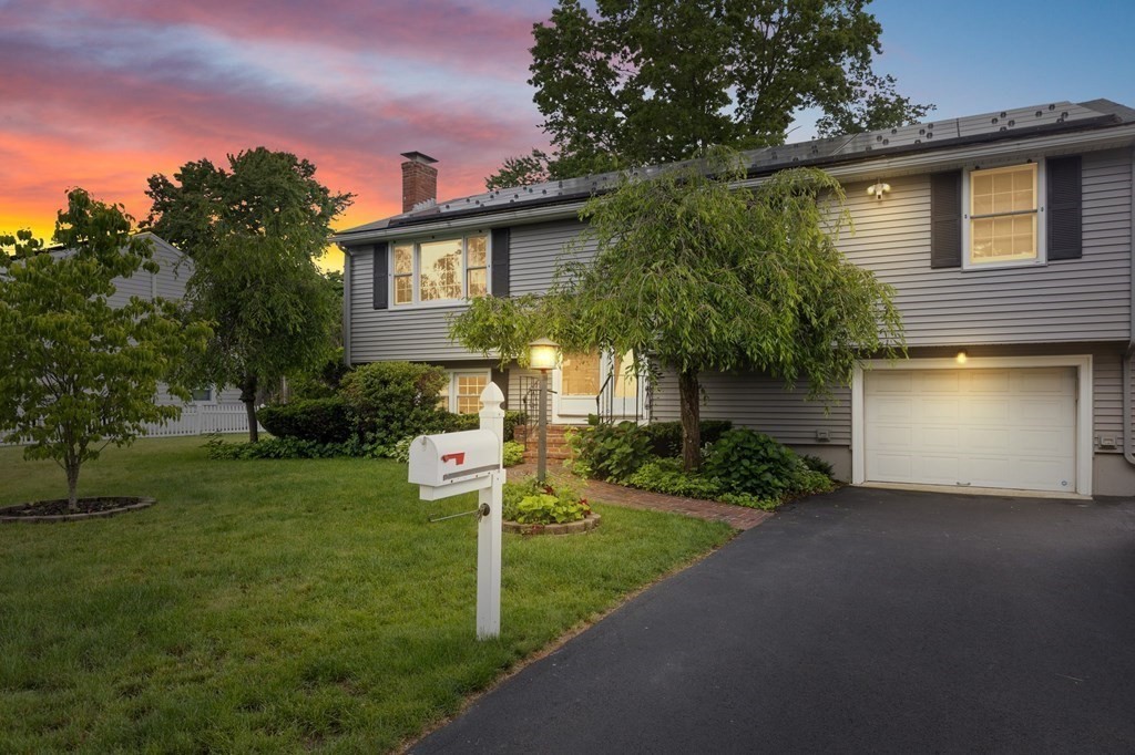 Brockton, Massachusetts, 02301, United States, 3 Bedrooms Bedrooms, ,2 BathroomsBathrooms,Residential,For Sale,1920767