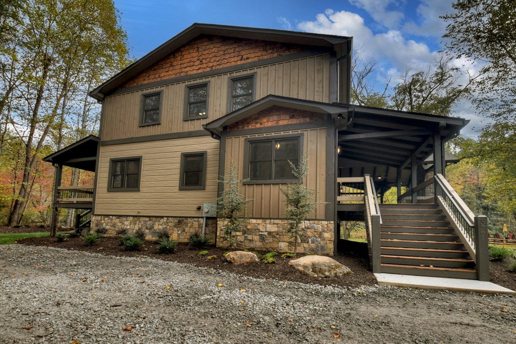 Mineral Bluff, Georgia, 30559, United States, 4 Bedrooms Bedrooms, ,5 BathroomsBathrooms,Residential,For Sale,1986837