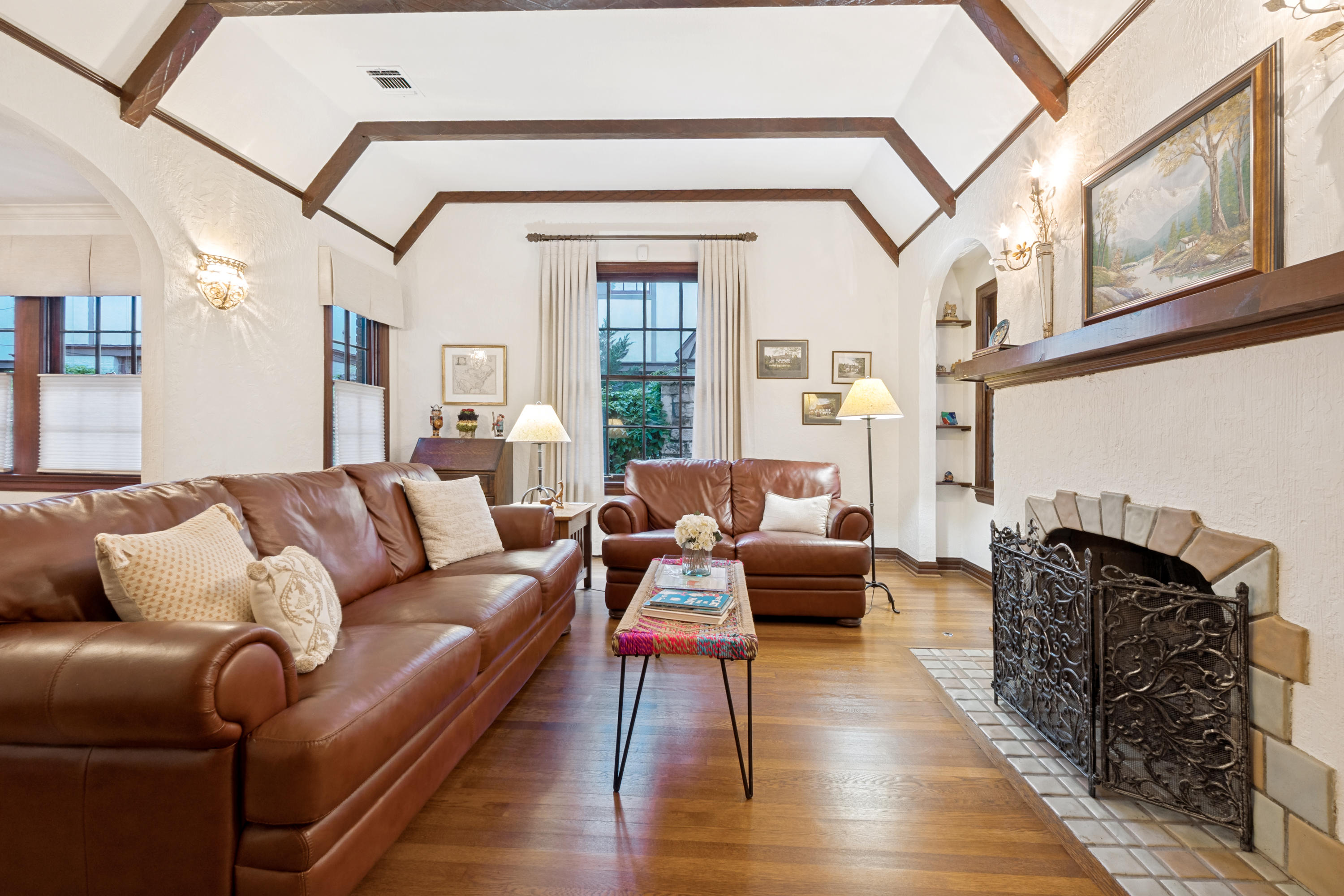 Treasured Tudor on Westlake Ave. in Heart of Lakewood - 物件實景