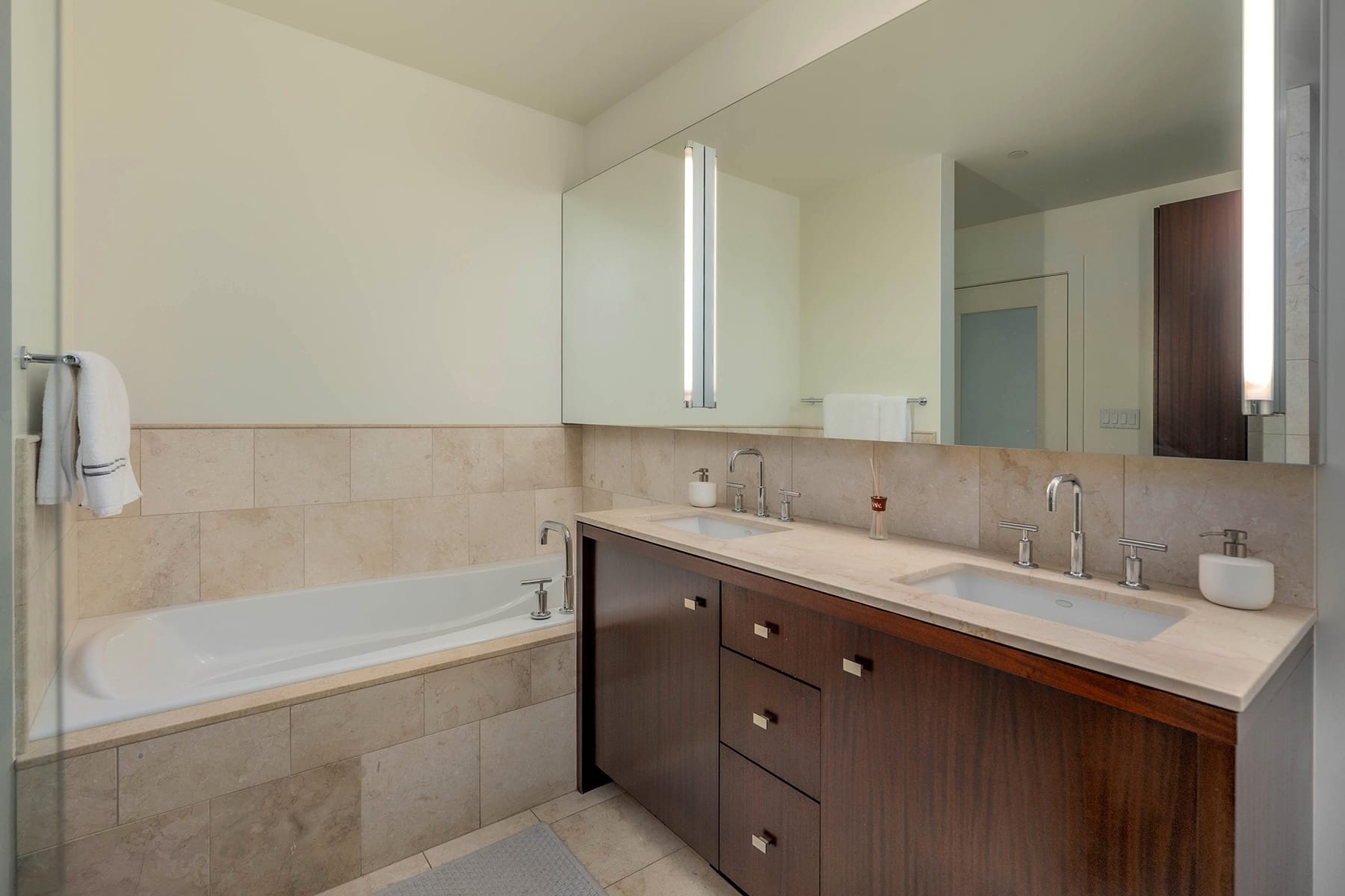  1001 NW LOVEJOY ST #TH 802 Portland, OR 97209 - 物件實景