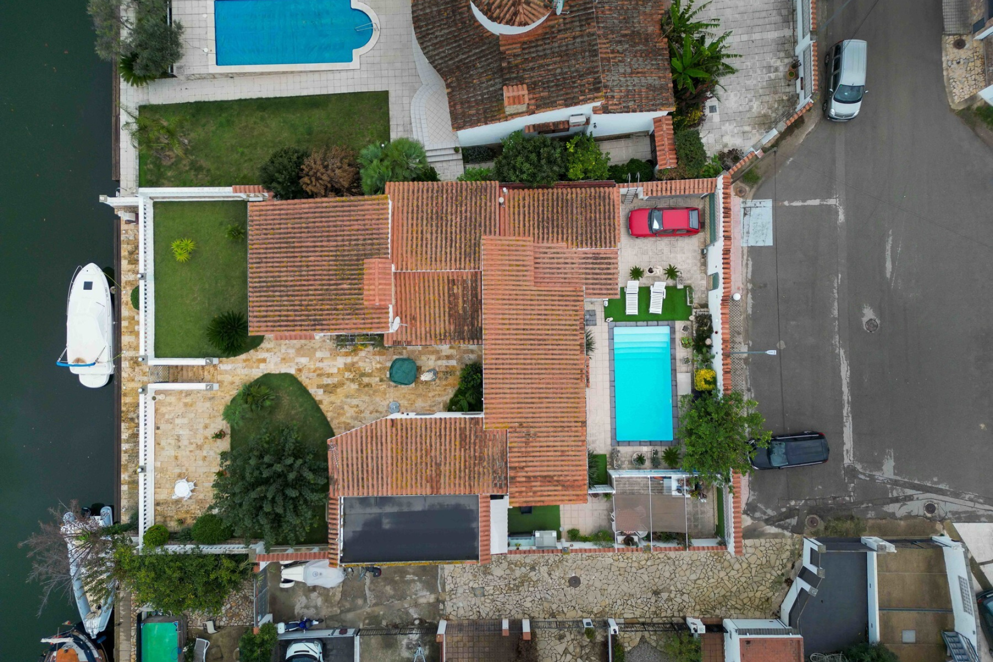  Villa with mooring in the wide channel (20 meters) and independent studio - 物件實景