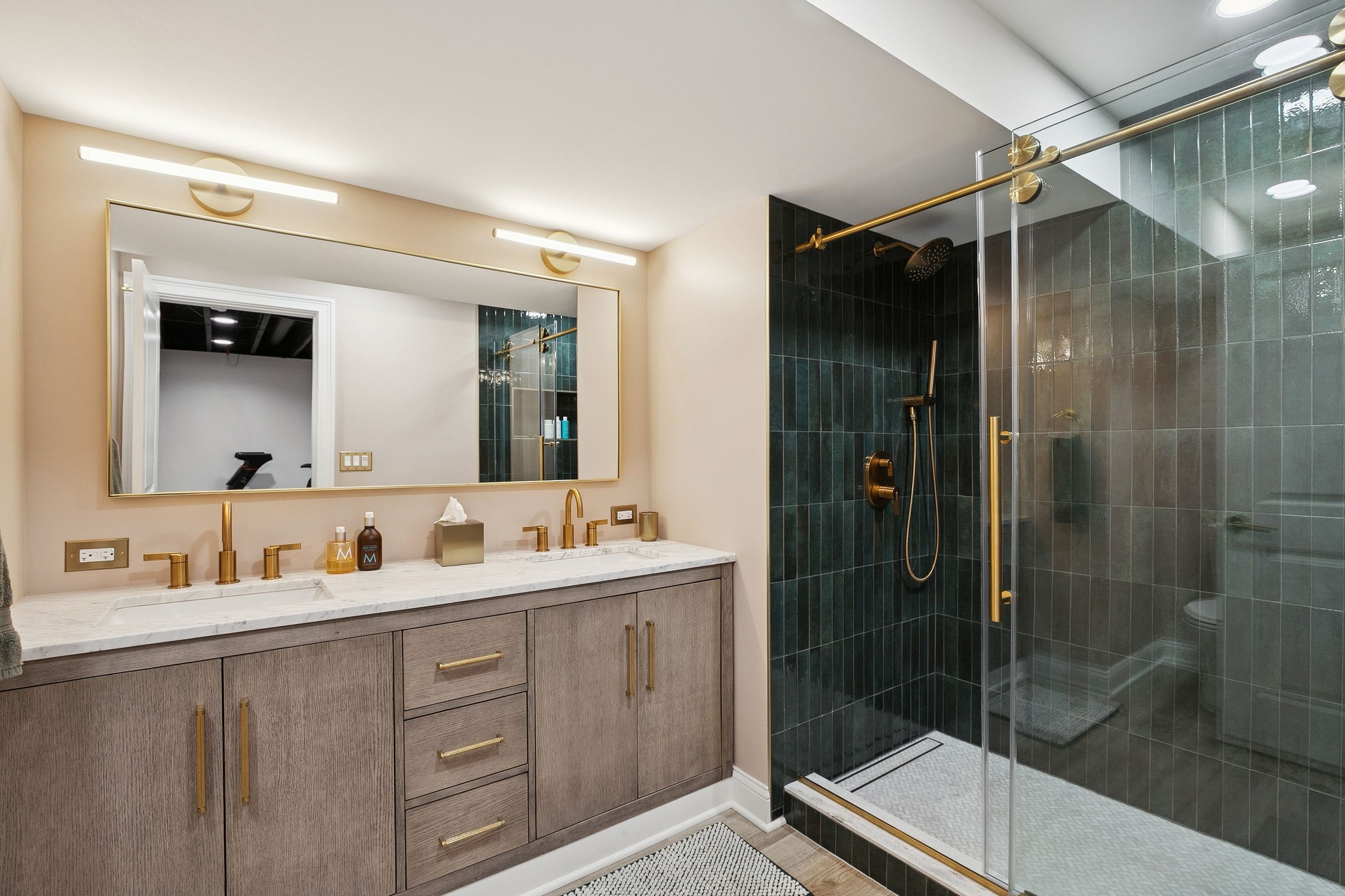  Timeless Charm with Extensive Modern Upgrades and an Unbeatable Lifestyle - 物件實景
