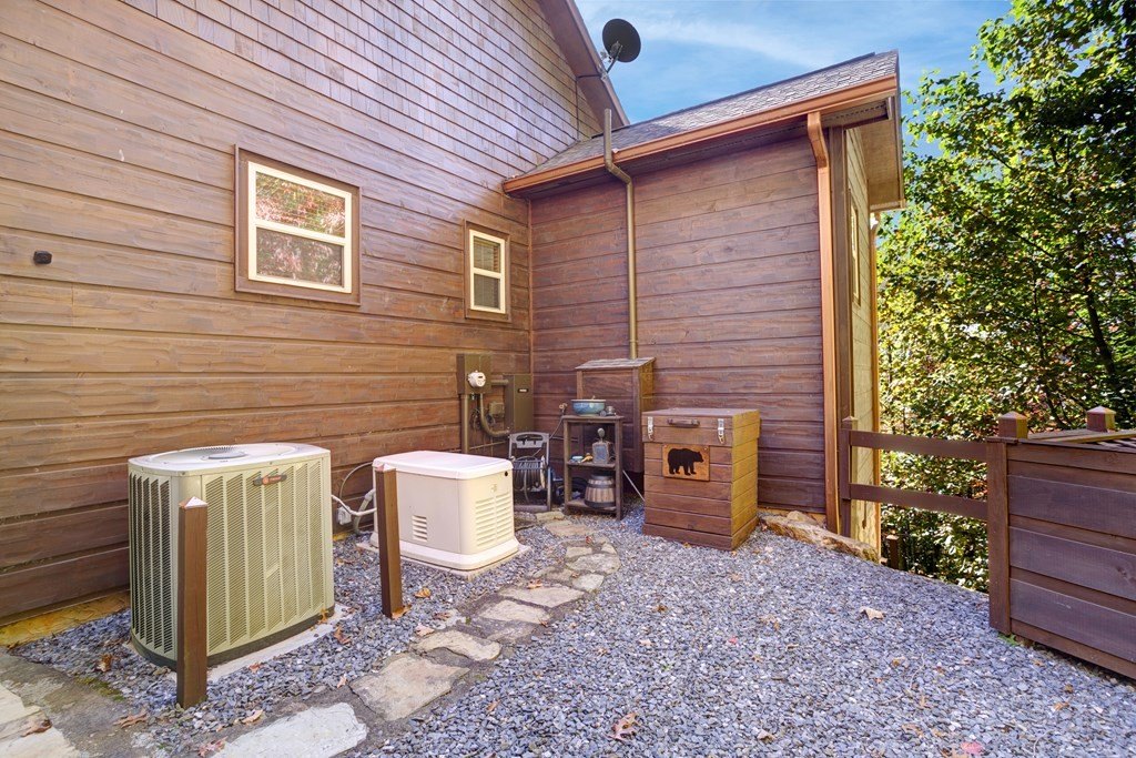 Hiawassee, Georgia, 30546, United States, 4 Bedrooms Bedrooms, ,5 BathroomsBathrooms,Residential,For Sale,1880672