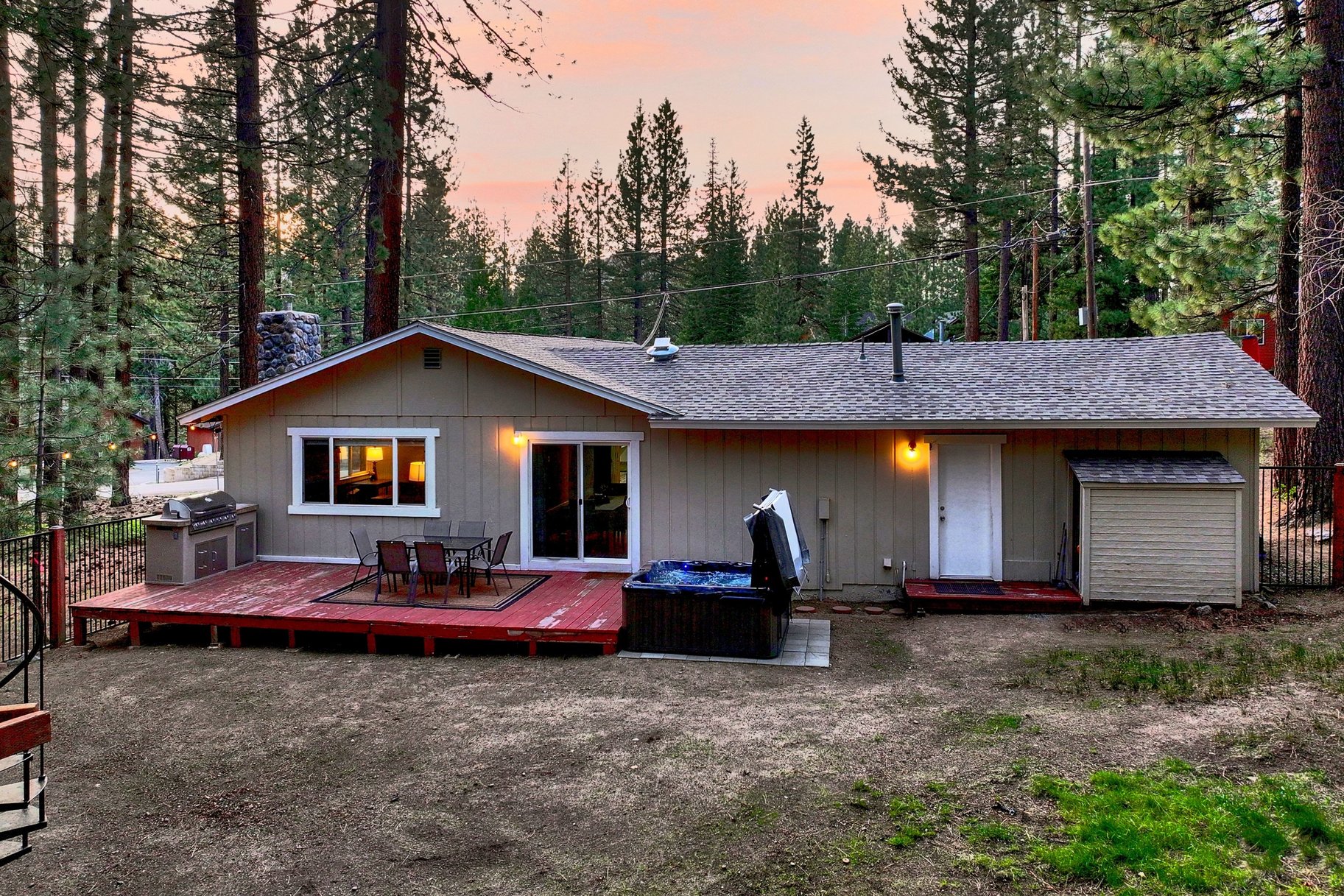  Move-In Ready 4 Bedroom Beauty  2022 Remodel  Fenced Yard, Forest Setting - 物件實景