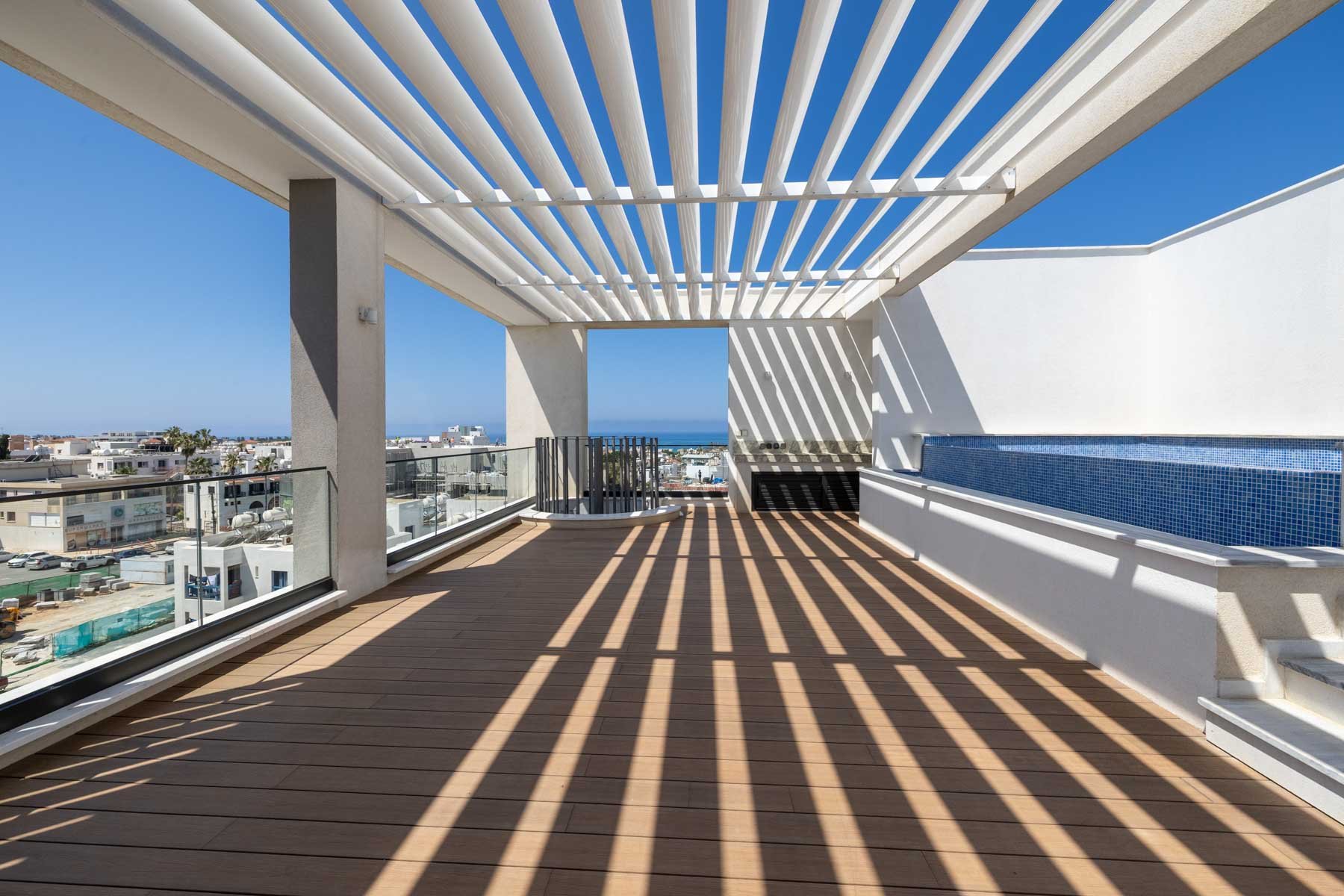  Sea-View Penthouse with Private Roof Garden in Tombs of the Kings, Pafos - 物件實景