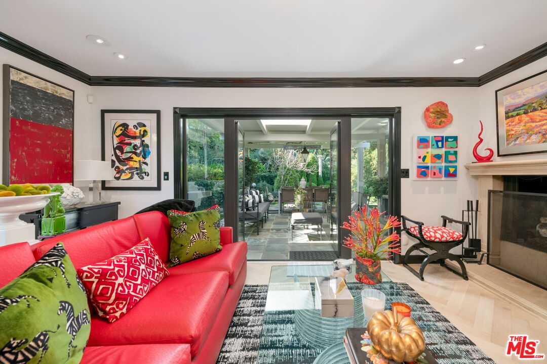 Los Angeles, California, 90049, United States, 4 Bedrooms Bedrooms, ,1 BathroomBathrooms,Residential,For Sale,1991602