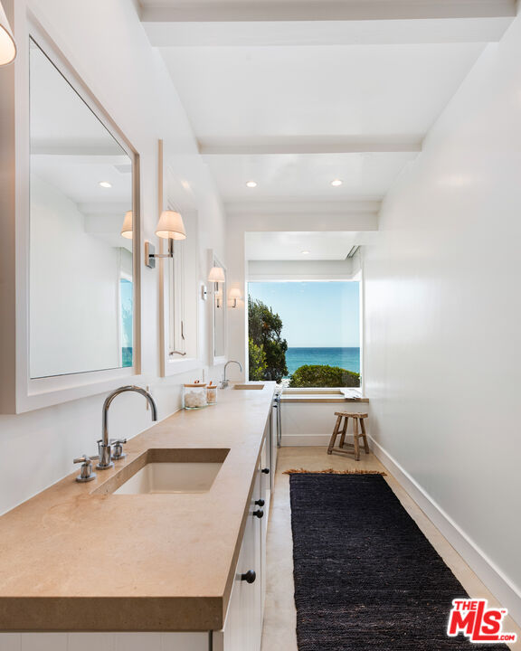 Malibu, California, 90265, United States, 4 Bedrooms Bedrooms, ,5 BathroomsBathrooms,Residential,For Sale,1897741