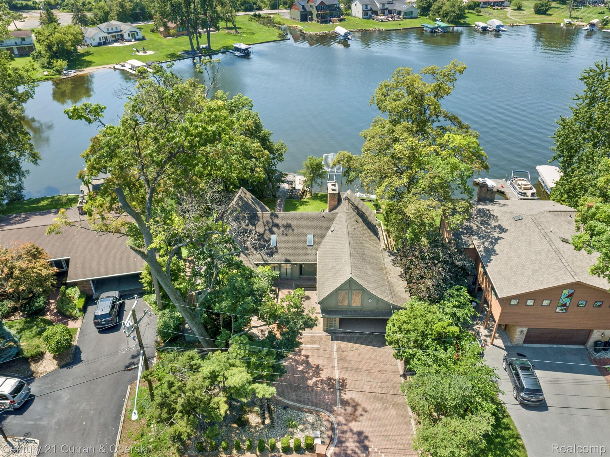 Walled Lake, Michigan, 48390, United States, 3 Bedrooms Bedrooms, ,3 BathroomsBathrooms,Residential,For Sale,1981243