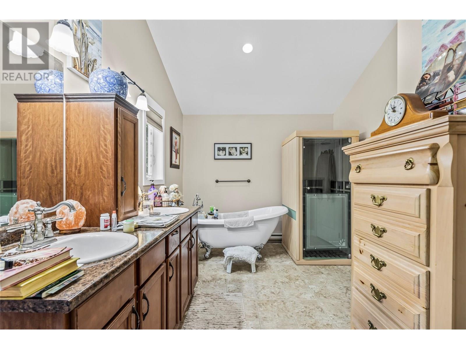 TAPPEN, British Columbia, V0E 2X2, CA, 2 Bedrooms Bedrooms, ,2 BathroomsBathrooms,Residential,For Sale,1868276
