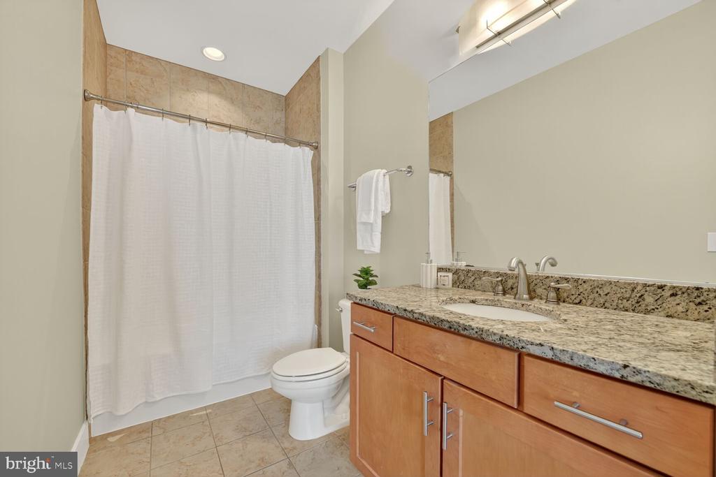 Arlington, Virginia, 22201, United States, 2 Bedrooms Bedrooms, ,2 BathroomsBathrooms,Residential,For Sale,1927773