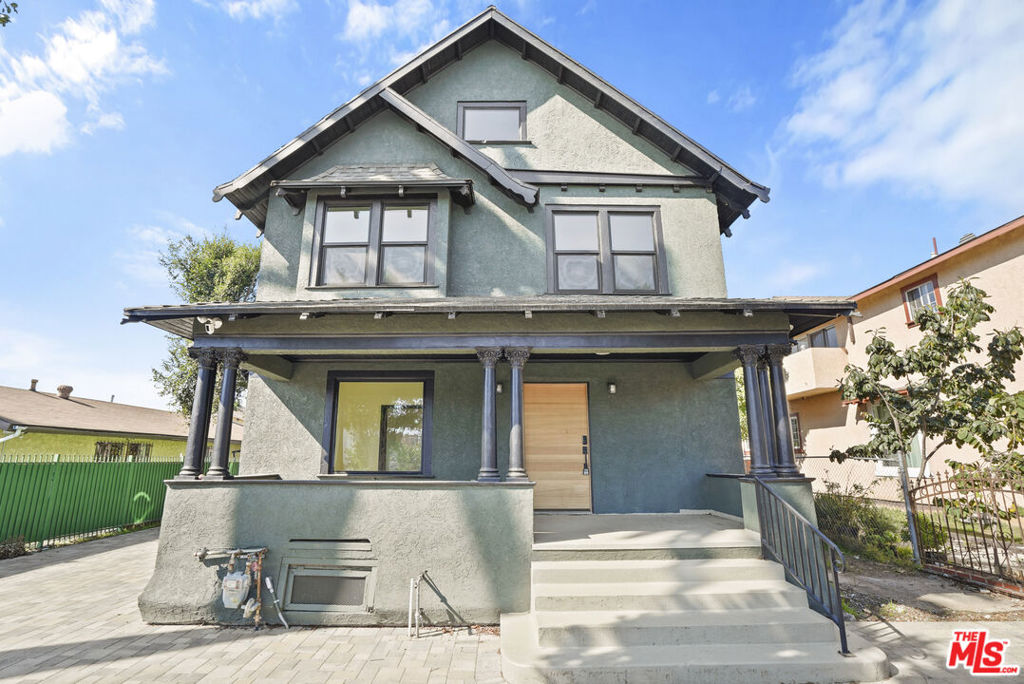 Los Angeles, California, 90007, United States, 5 Bedrooms Bedrooms, ,3 BathroomsBathrooms,Residential,For Sale,1975111