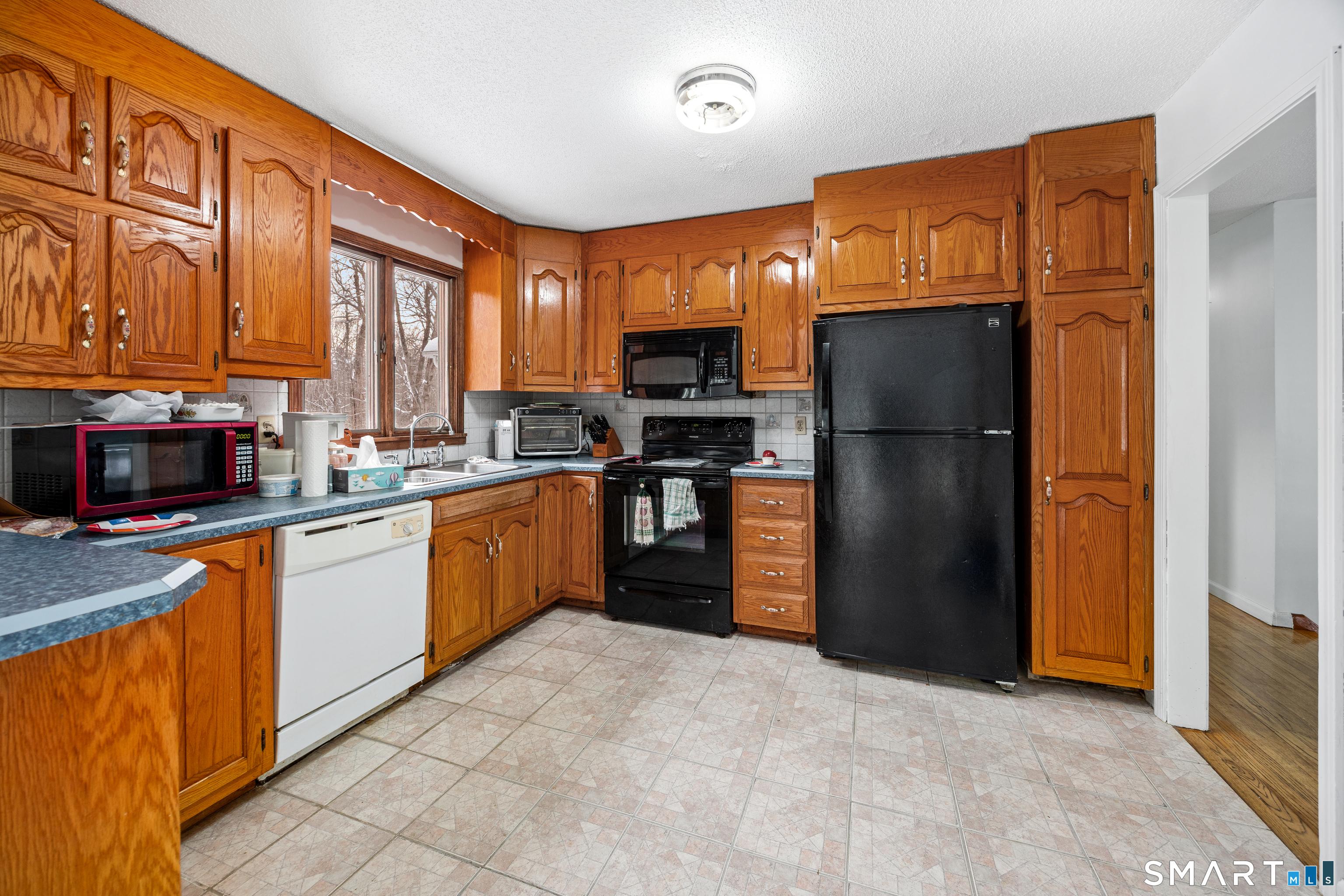 Southington, Connecticut, 06489, United States, 5 Bedrooms Bedrooms, ,3 BathroomsBathrooms,Residential,For Sale,2007439