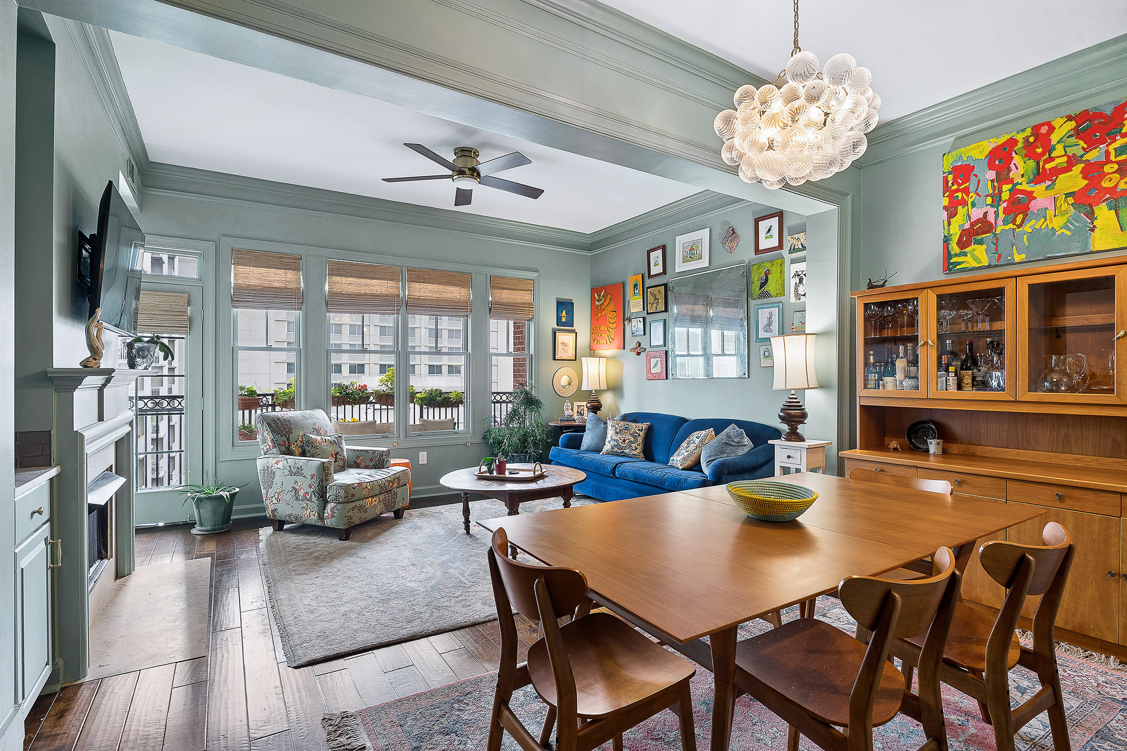  Beautifully Renovated Top-Floor Condo Overlooking Midtown - 物件實景