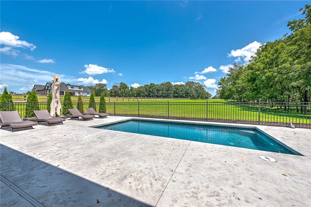 Bentonville, Arkansas, 72713, United States, 4 Bedrooms Bedrooms, ,5 BathroomsBathrooms,Residential,For Sale,1950806