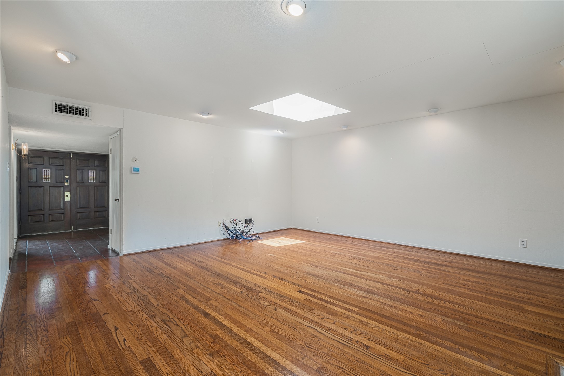 Dallas, Texas, 75244, United States, 4 Bedrooms Bedrooms, ,2 BathroomsBathrooms,Residential,For Sale,1991036