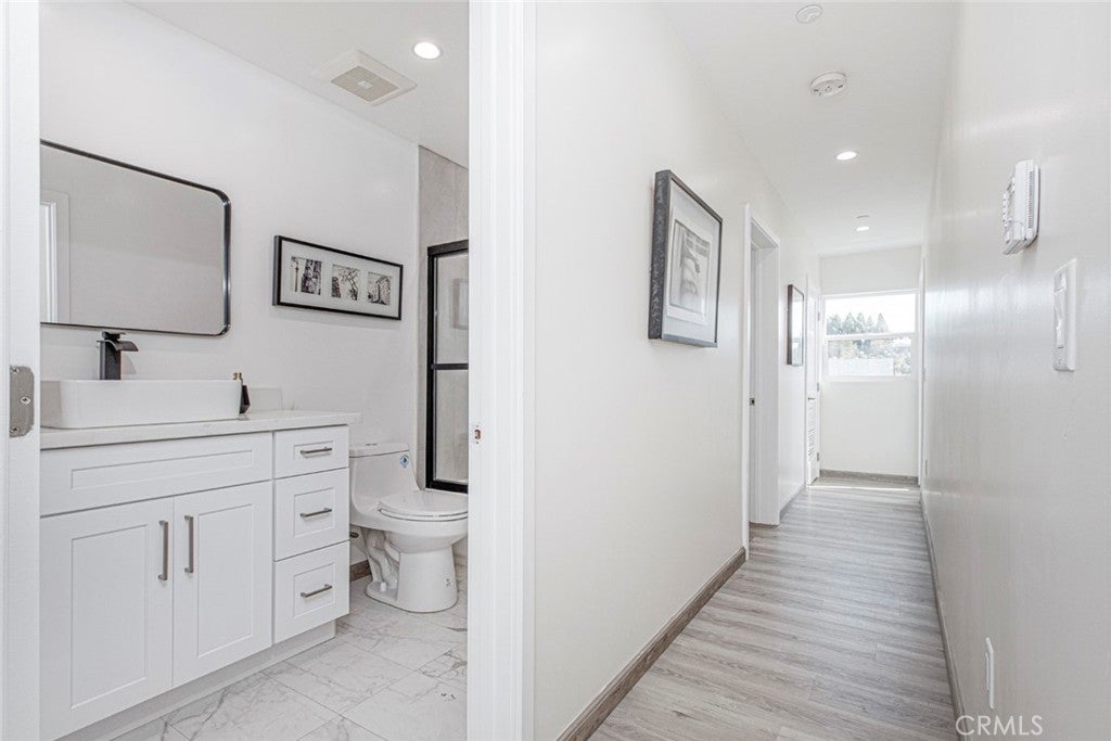 Los Angeles, California, 90027, United States, ,Residential,For Sale,1938959