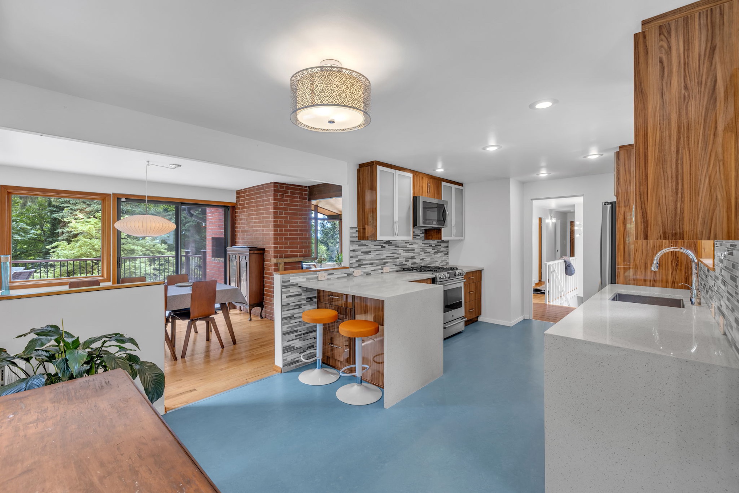  Mid-Century Gem on Serene Acreage - 物件實景