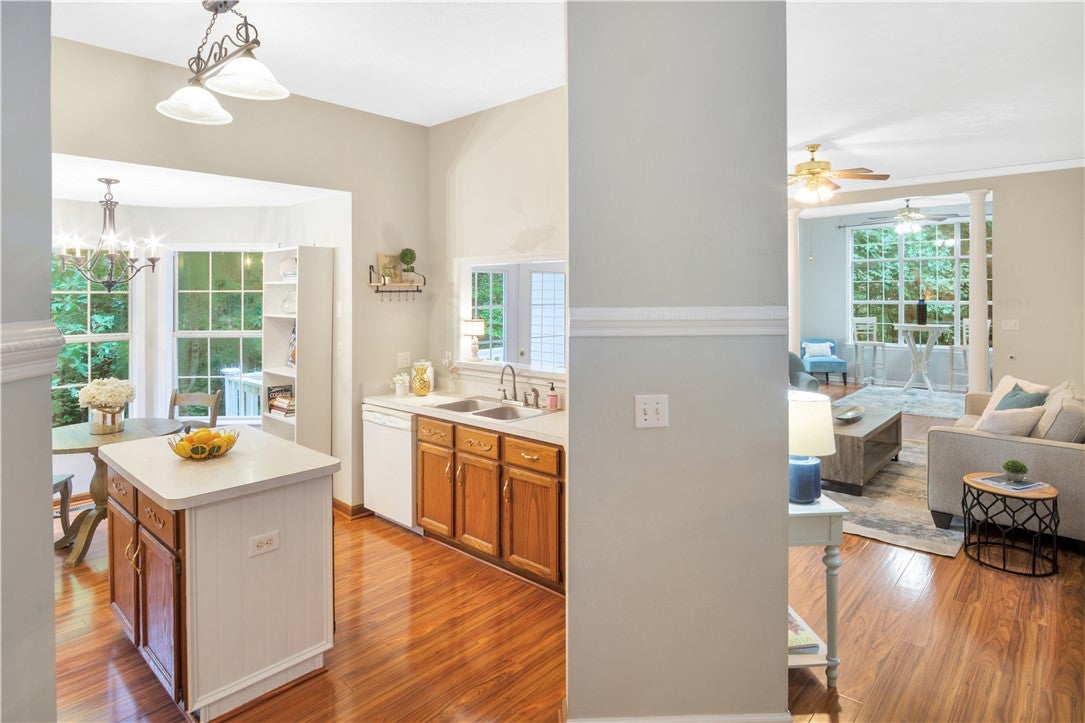 Williamsburg, Virginia, 23185, United States, 4 Bedrooms Bedrooms, ,3 BathroomsBathrooms,Residential,For Sale,1901513