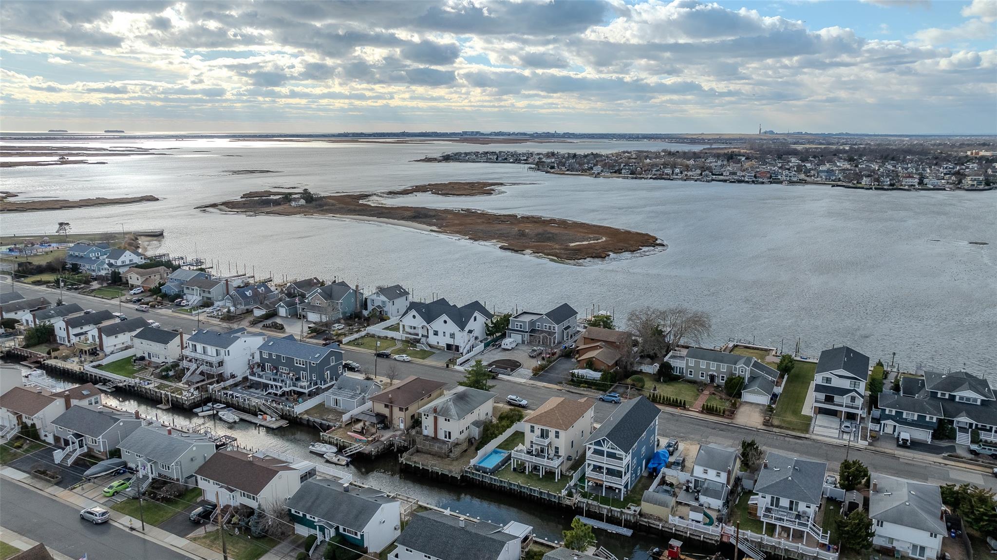 Freeport, New York, 11520, United States, 4 Bedrooms Bedrooms, ,2 BathroomsBathrooms,Residential,For Sale,1893600