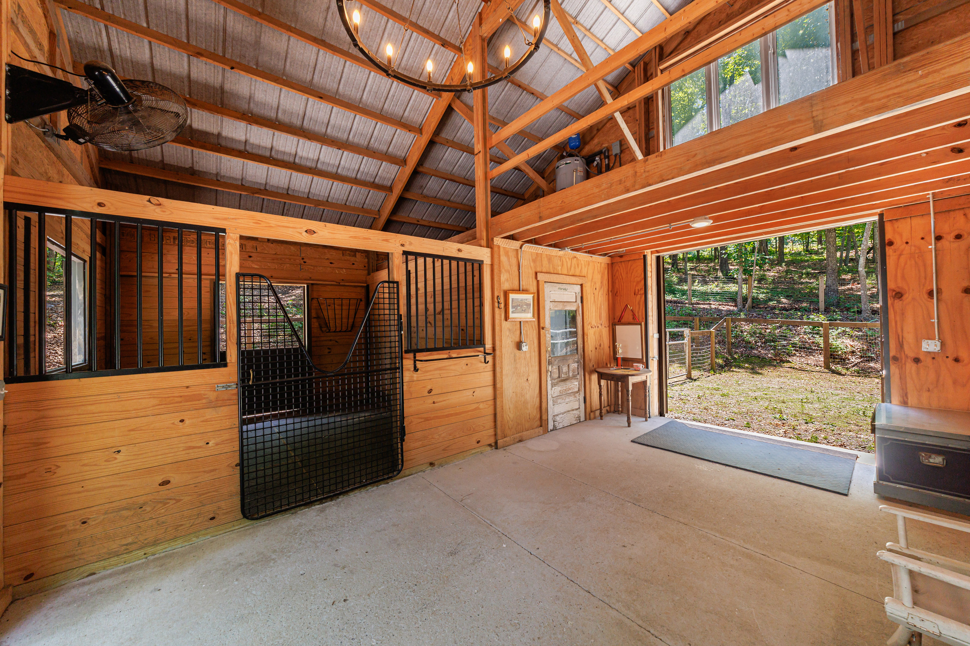  Exceptional Custom-built French Country Estate with Equestrian Amenities - 物件實景