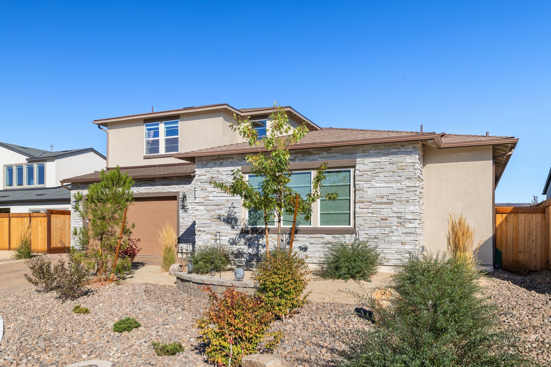  Multi-Gen Living. Mountain Views. A Backyard That