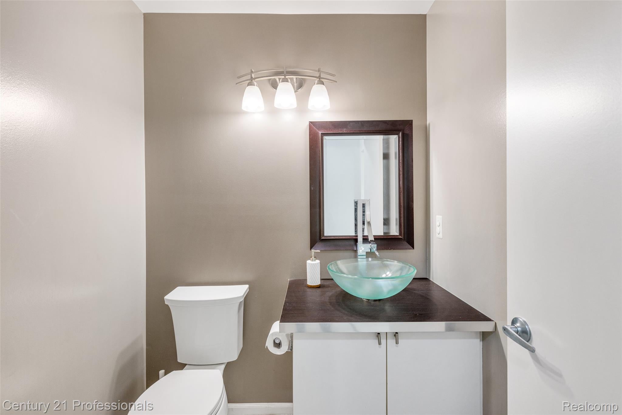 LakeOrion, Michigan, 48359, United States, 4 Bedrooms Bedrooms, ,3 BathroomsBathrooms,Residential,For Sale,1973715