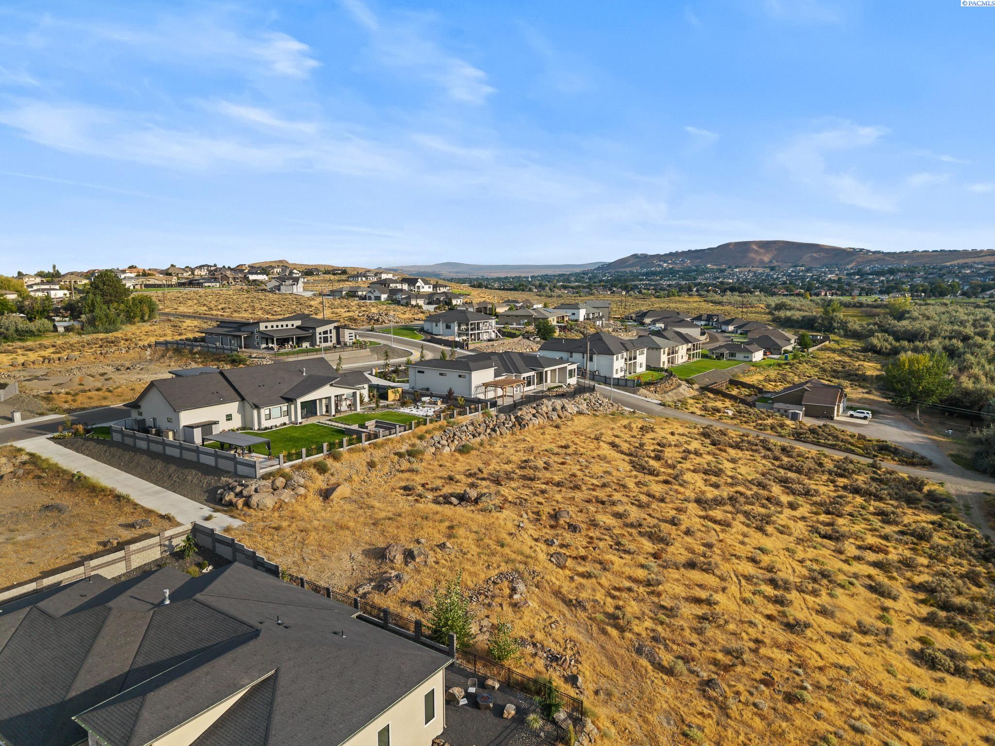 Richland, Washington, 99352, United States, 4 Bedrooms Bedrooms, ,4 BathroomsBathrooms,Residential,For Sale,1943884