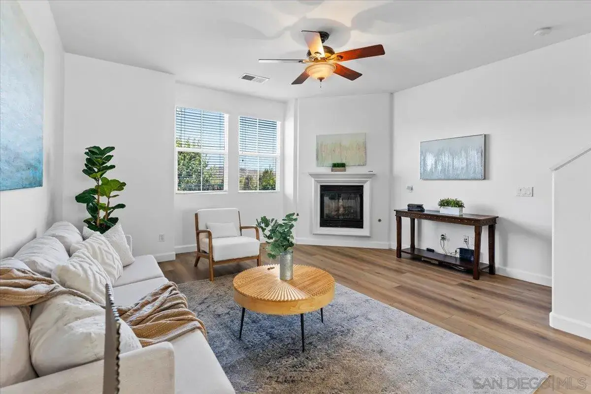 Via Sovana , Santee, CA 92071